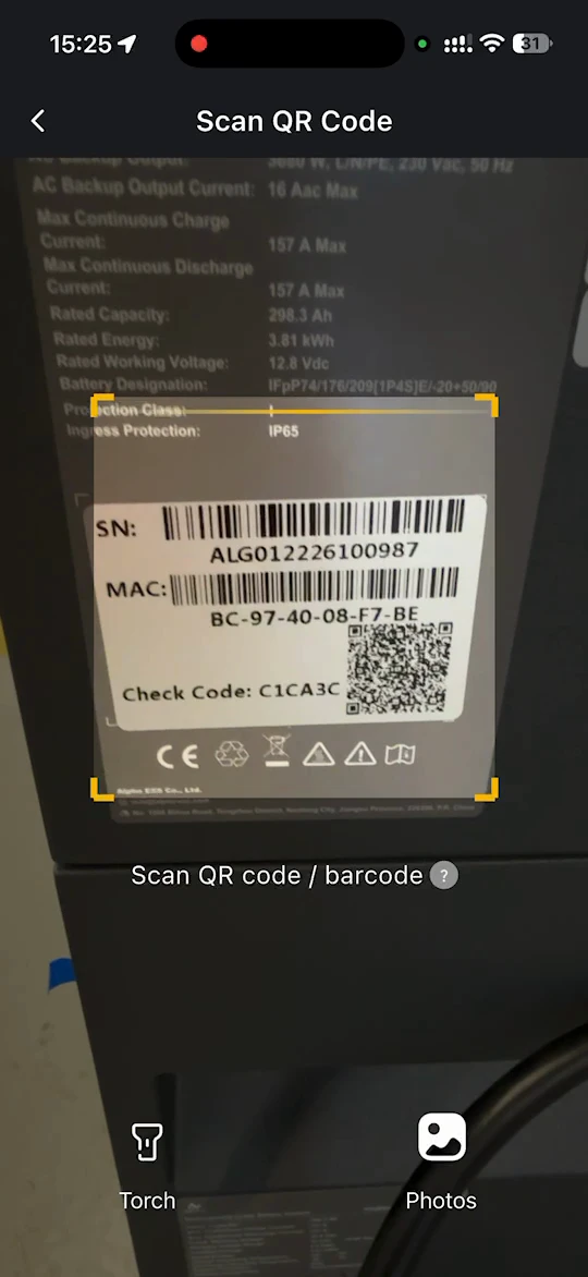 Pagina QR-code scannen gericht op het apparaatlabel